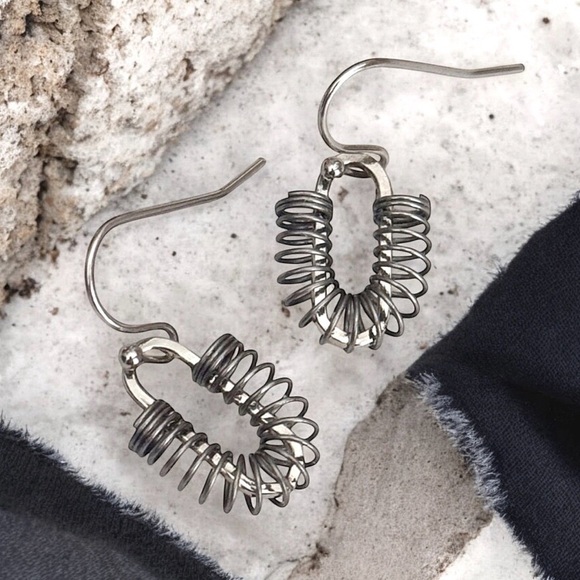 5 For $25💫Alternative Coiled Spring Dangles Earrings - Picture 1 of 4